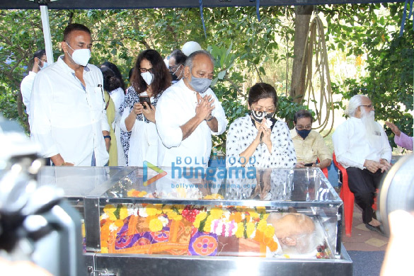 photos celebs attend ramesh deos funeral 3
