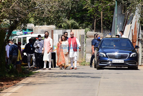 photos celebs snapped arriving for farhan akhtar and shibani dandekars wedding 1