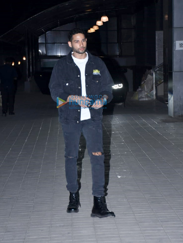 photos deepika padukone ananya panday and siddhant chaturvedi snapped at the screening of the film gehraiyaan 6