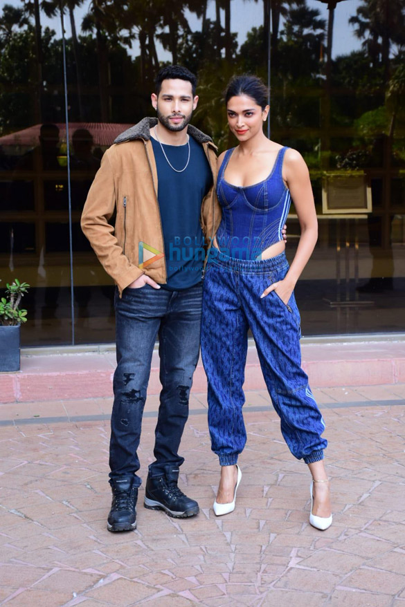 photos deepika padukone siddhant chaturvedi ananya panday dhairya karwa spotted promoting their film gehraiyaan at taj lands end in bandra 2 photos deepika padukone siddhant chaturvedi ananya panday dhairya karwa spotted promoting their film gehraiyaan at taj lands end in bandra 2