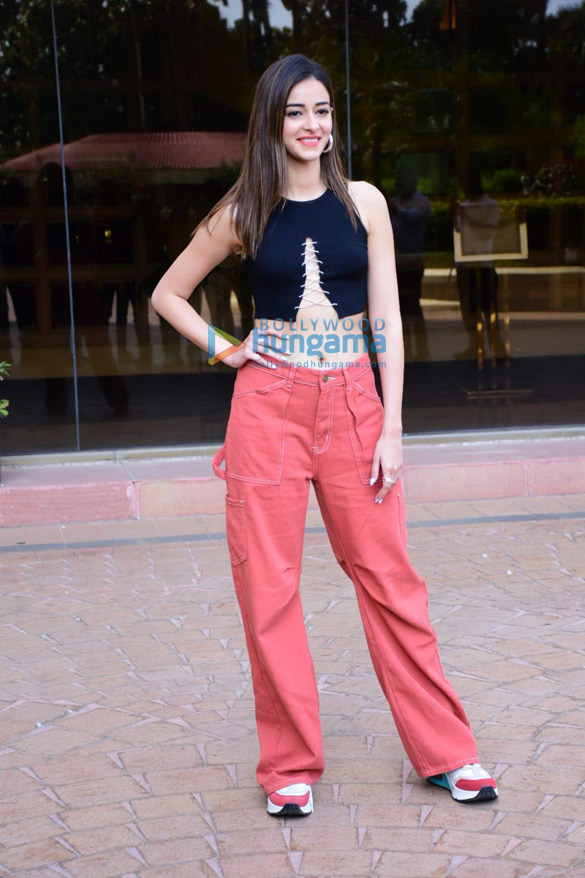 photos deepika padukone siddhant chaturvedi ananya panday dhairya karwa spotted promoting their film gehraiyaan at taj lands end in bandra 4