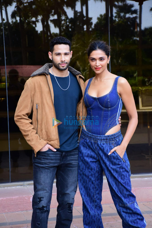 photos deepika padukone siddhant chaturvedi ananya panday dhairya karwa spotted promoting their film gehraiyaan at taj lands end in bandra 5