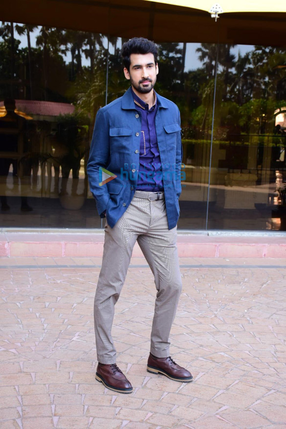 photos deepika padukone siddhant chaturvedi ananya panday dhairya karwa spotted promoting their film gehraiyaan at taj lands end in bandra 6