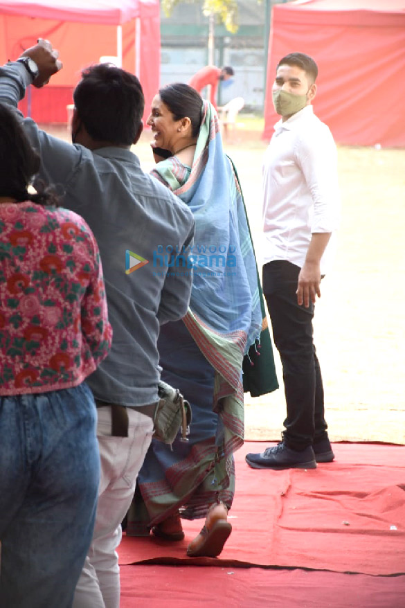 photos huma qureshi spotted in a blue saree on the sets of her upcoming project in bandra 3
