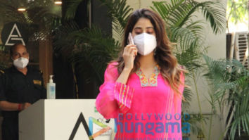 Photos : Janhvi Kapoor snapped in a pink suit outside a gym