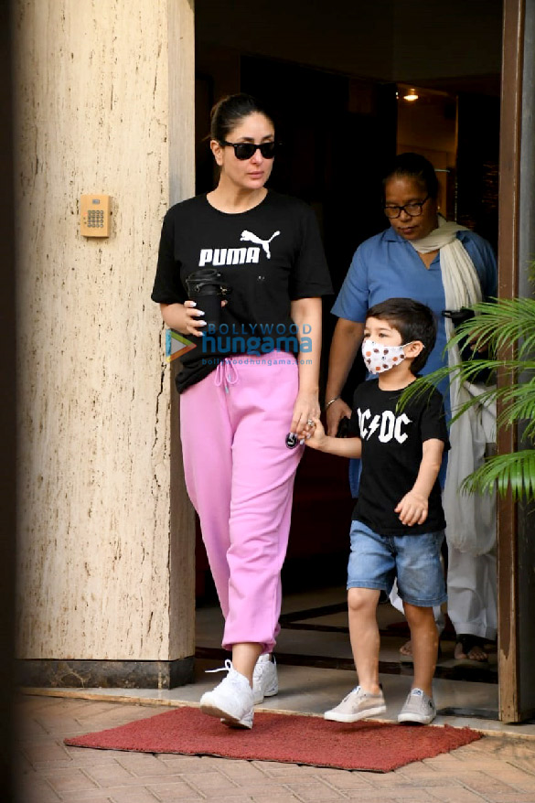 photos kareena kapoor and son taimur ali khan twin in black as they get snapped in bandra 4