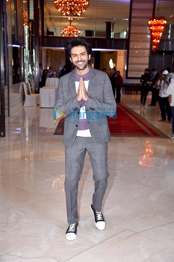 Photos: Kartik Aaryan spotted attending an event to salute the spirit of Cancer fighters Photos: Kartik Aaryan spotted attending an event to salute the spirit of Cancer fighters