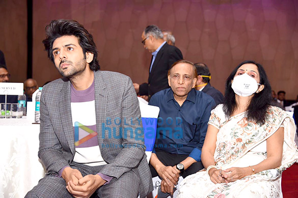 photos kartik aaryan spotted attending an event to salute the spirit of cancer fighters 2