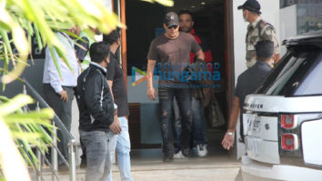 Photos: Katrina Kaif stands out in an all pink get track suit as she arrives at the Kalina airport with Salman Khan and Emraan Hashmi