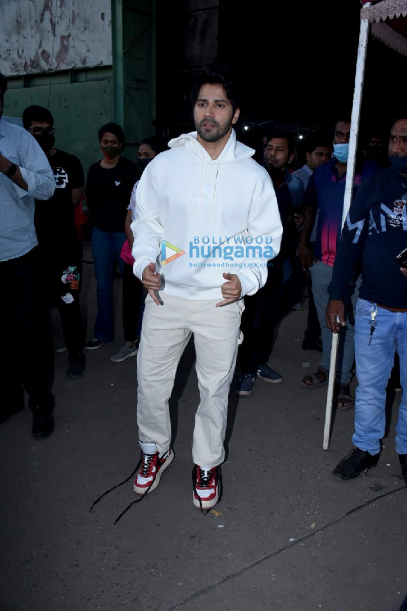 photos kiara advani and varun dhawan snapped at film city for a shoot of their upcoming film jug jugg jeeyo 2