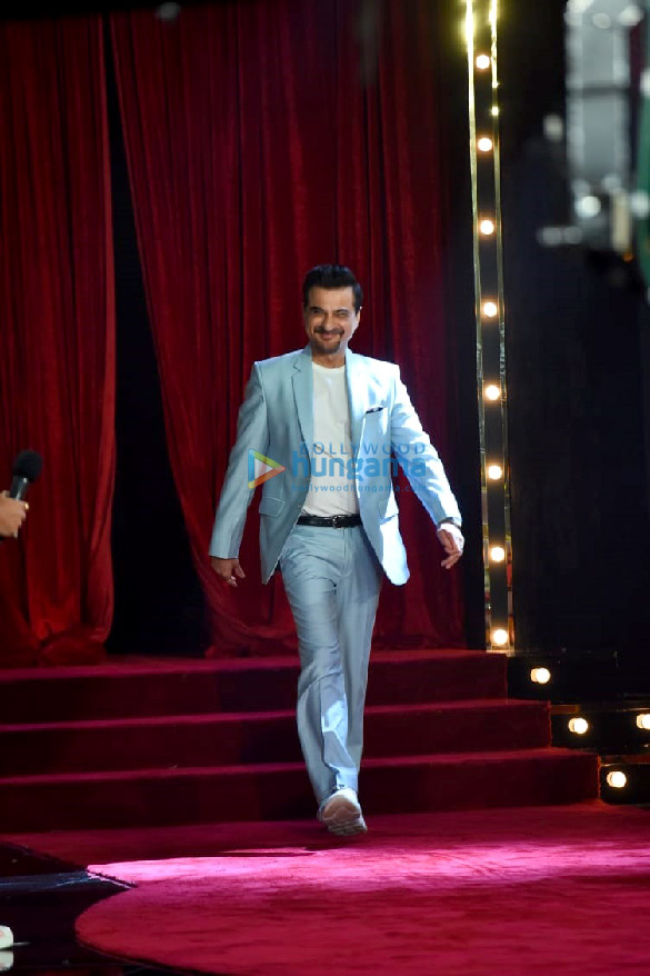 photos madhuri dixit sanjay kapoor karan johar and others unveil the trailer of the fame game 3