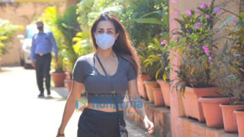 Photos: Malaika Arora dons a casual look as she was spotted leaving from Diva Yoga in Bandra