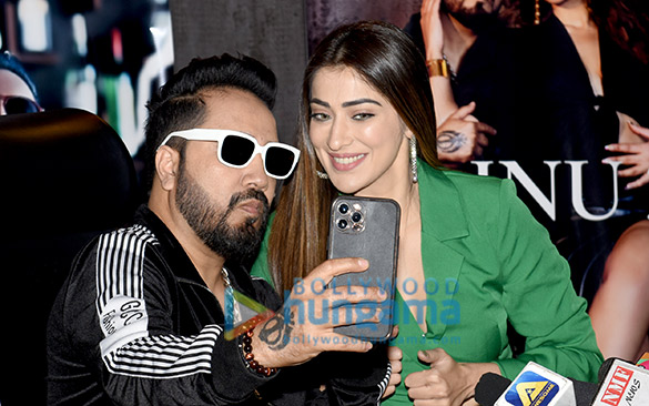 photos mika singh all set to make fans groove with his latest rack majnu 2 launches track with raai laxmi 6
