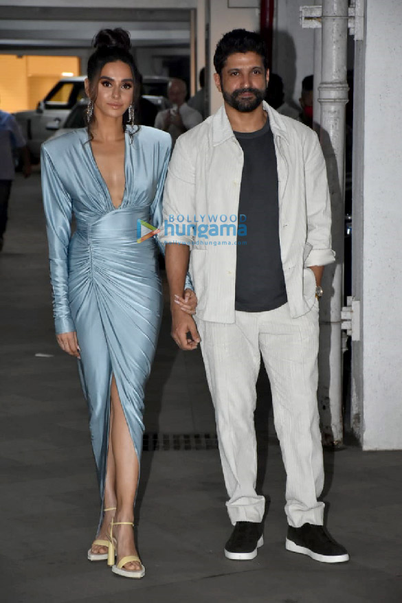 Photos: Newly weds Farhan Akhtar and Shibani Dandekar along with others arrive for their wedding bash at Riteish Sidhwani’s house Photos: Newly weds Farhan Akhtar and Shibani Dandekar along with others arrive for their wedding bash at Riteish Sidhwani’s house