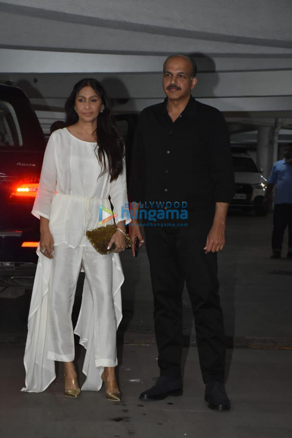 photos newly weds farhan akhtar and shibani dandekar along with others arrive for their wedding bash at riteish sidhwanis house 5