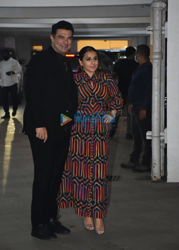 photos newly weds farhan akhtar and shibani dandekar along with others arrive for their wedding bash at riteish sidhwanis house 6