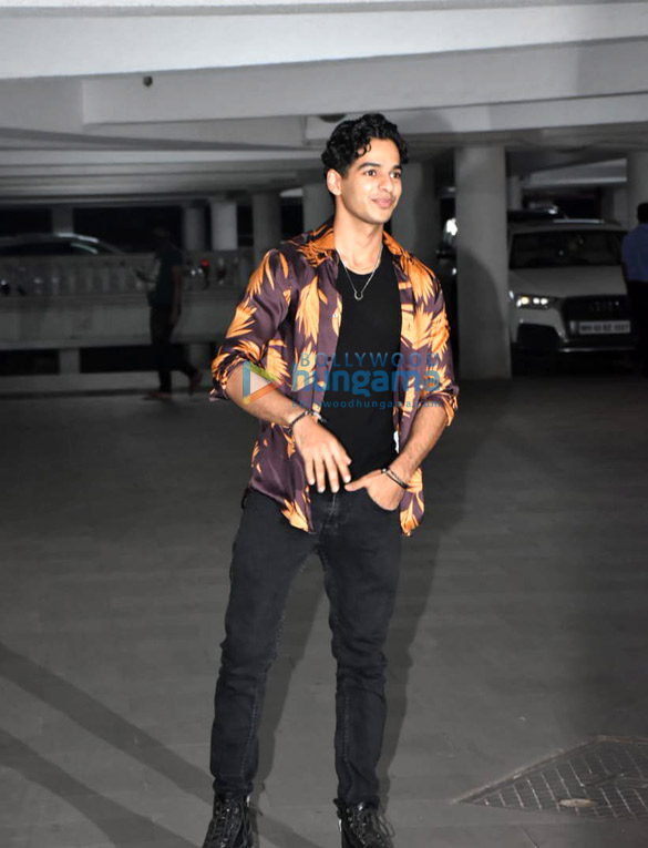 photos newly weds farhan akhtar and shibani dandekar along with others arrive for their wedding bash at riteish sidhwanis house8 29