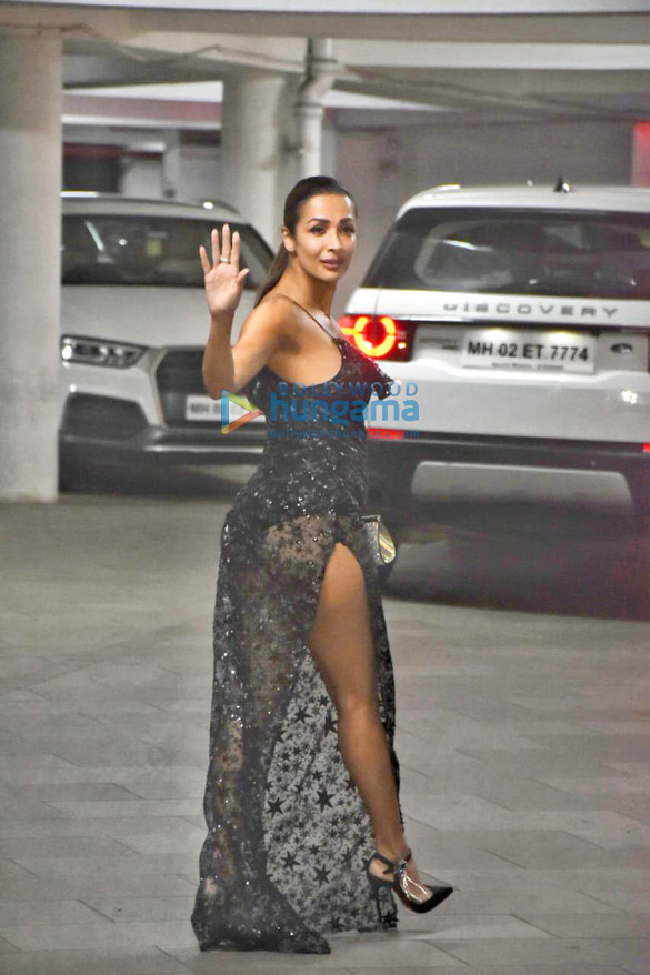 photos newly weds farhan akhtar and shibani dandekar along with others arrive for their wedding bash at riteish sidhwanis house8 5