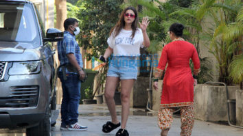 Photos: Parineeti Chopra spotted in Khar