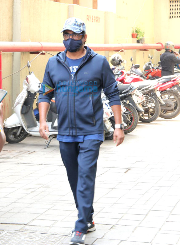 photos r madhavan spotted at a dental clinic in bandra 2