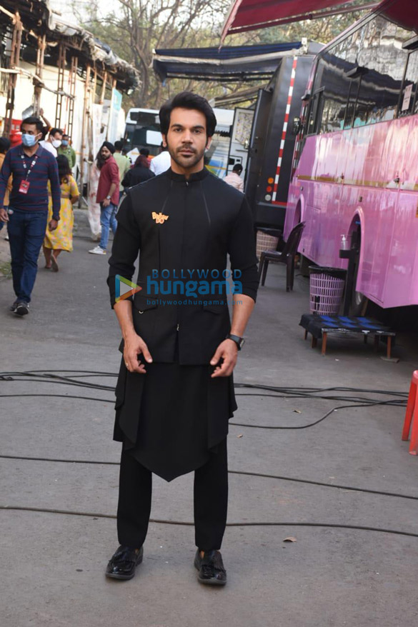 photos rajkummar rao bhumi pednekar and harshavardhan kulkarni snapped promoting badhaai do 1