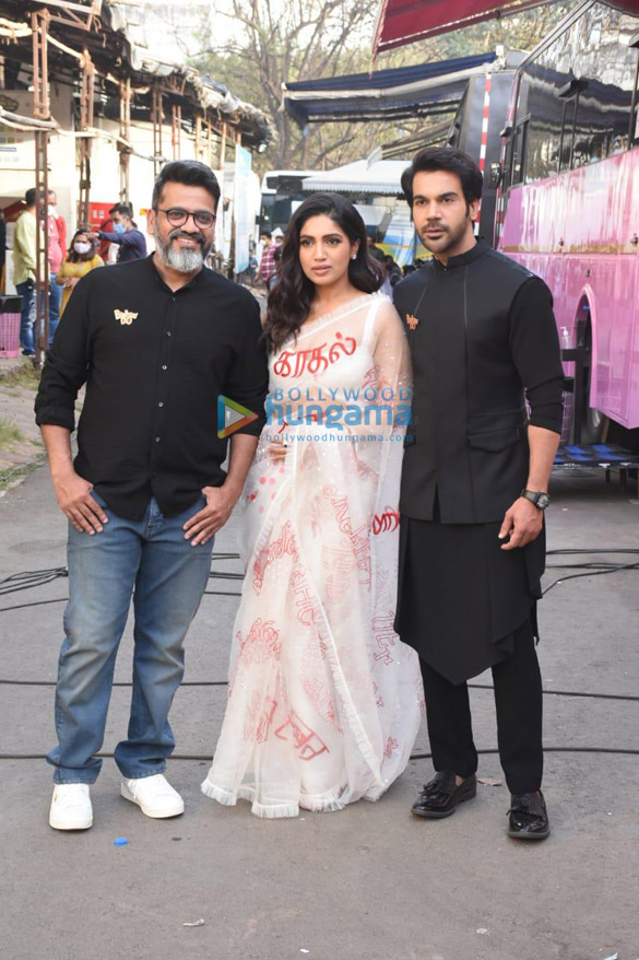 Photos: Rajkummar Rao, Bhumi Pednekar and Harshavardhan Kulkarni snapped promoting Badhaai Do Photos: Rajkummar Rao, Bhumi Pednekar and Harshavardhan Kulkarni snapped promoting Badhaai Do
