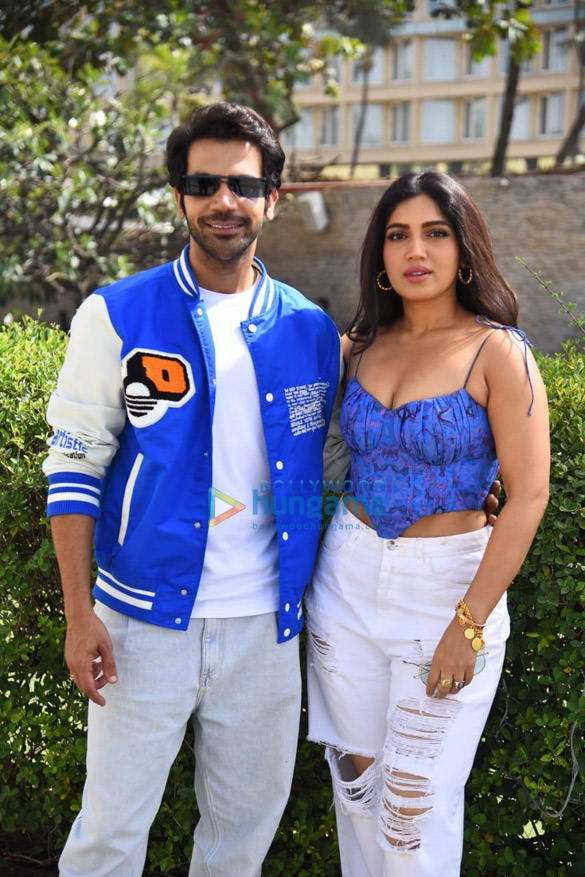 Photos: Rajkummar Rao, Bhumi Pednekar and Harshavardhan Kulkarni snapped promoting Badhaai Do at Sun n Sand in Juhu Photos: Rajkummar Rao, Bhumi Pednekar and Harshavardhan Kulkarni snapped promoting Badhaai Do at Sun n Sand in Juhu