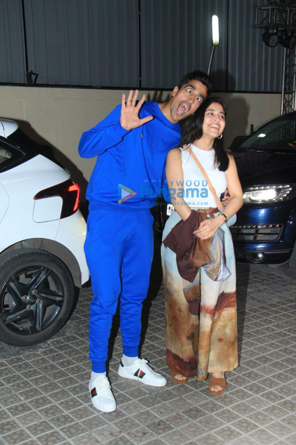 photos rajkummar rao bhumi pednekar and others snapped at the screening of badhaai do 12