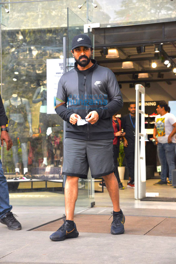 photos ram charan snapped at store in bandra 3