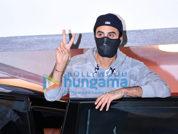 Photos: Ranbir Kapoor snapped at a dubbing studio in Bandra Photos: Ranbir Kapoor snapped at a dubbing studio in Bandra