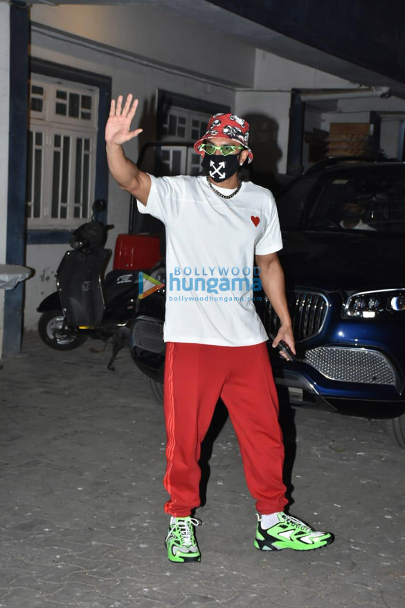 photos ranveer singh spotted at a dubbing studio in bandra 6 3