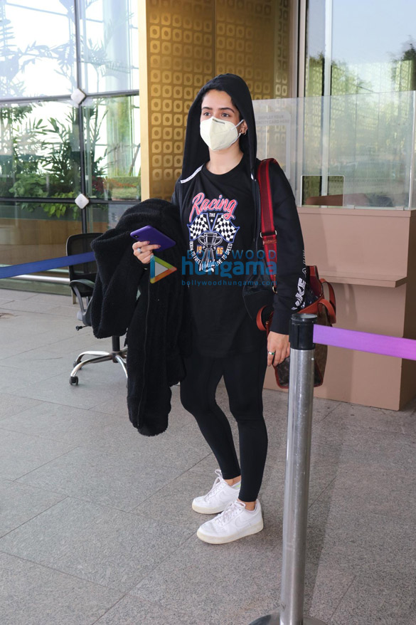 photos sanya malhotra nushrratt bharuccha and gauahar khan snapped at the airport 3