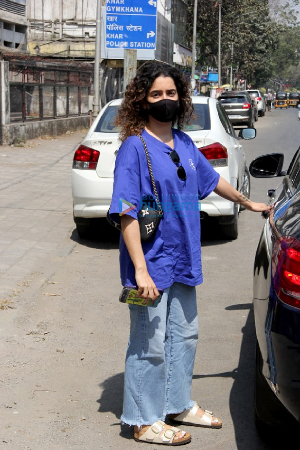 photos sanya malhotra spotted at khar 1