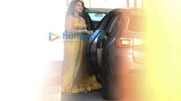 Photos: Rhea Chakraborty, Anusha Dandekar, and others deck up in yellow traditional attires as they arrive for Farhan Akhtar and Shibani Dandekar’s mehendi and haldi function in Bandra