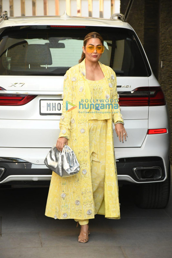 photos shabana azmi anusha dandekar and rhea chakraborty deck up in yellow traditional attires as they arrive for farhan akhtar and shibani dandekars mehendi and haldi function in bandra 2