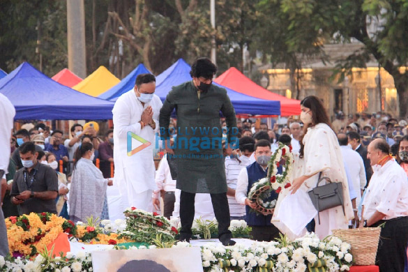 photos shah rukh khan sachin tendulkar shraddha kapoor other celebs attend lata mangeshkars state funeral at shivaji park 5218 10