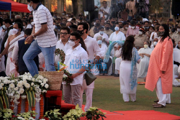 photos shah rukh khan sachin tendulkar shraddha kapoor other celebs attend lata mangeshkars state funeral at shivaji park 5218 8