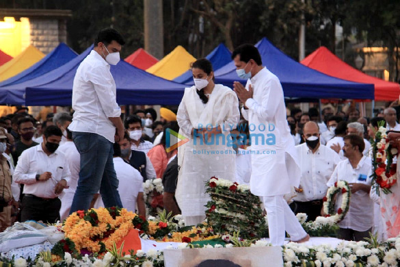 photos shah rukh khan sachin tendulkar shraddha kapoor other celebs attend lata mangeshkars state funeral at shivaji park 5218 9