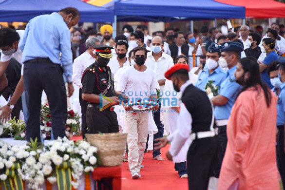 photos shah rukh khan sachin tendulkar shraddha kapoor other celebs attend lata mangeshkars state funeral at shivaji park 965 14