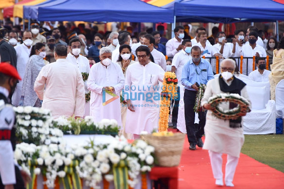 photos shah rukh khan sachin tendulkar shraddha kapoor other celebs attend lata mangeshkars state funeral at shivaji park 965 16