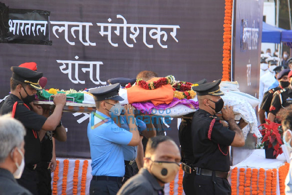 photos shah rukh khan sachin tendulkar shraddha kapoor other celebs attend lata mangeshkars state funeral at shivaji park 999 4