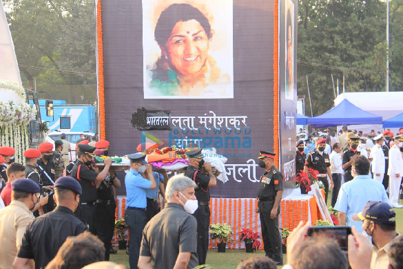 photos shah rukh khan sachin tendulkar shraddha kapoor other celebs attend lata mangeshkars state funeral at shivaji park 999 5