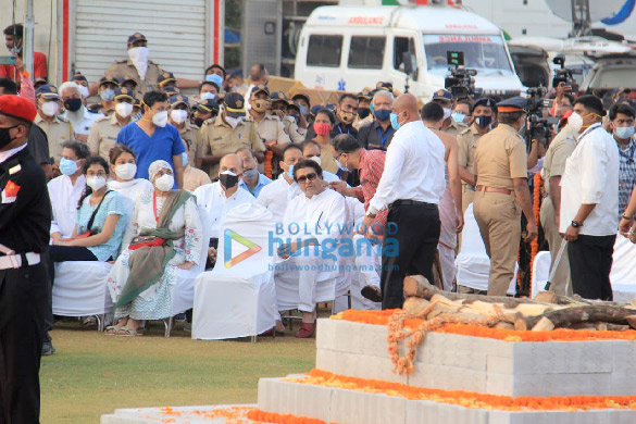 photos shah rukh khan sachin tendulkar shraddha kapoor other celebs attend lata mangeshkars state funeral at shivaji park 999 9