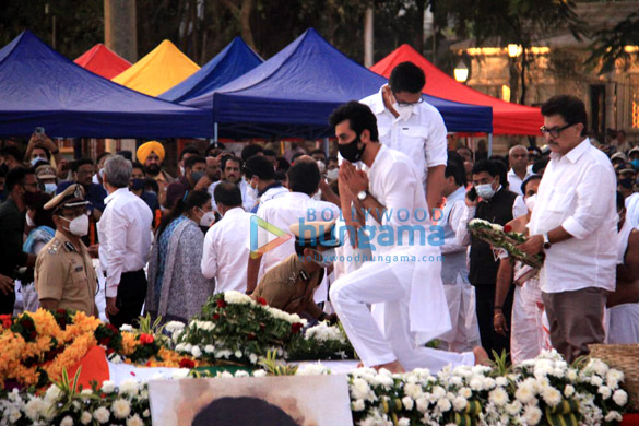 photos shah rukh khan sachin tendulkar shraddha kapoor other celebs attend lata mangeshkars state funeral at shivaji park7 1