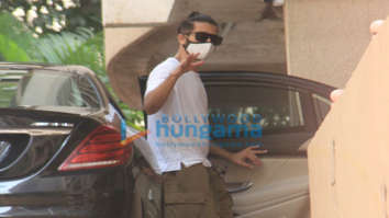 Photos: Shahid Kapoor spotted with his wife Mira Rajput and brother Ishaan Khatter in Versova on his birthday