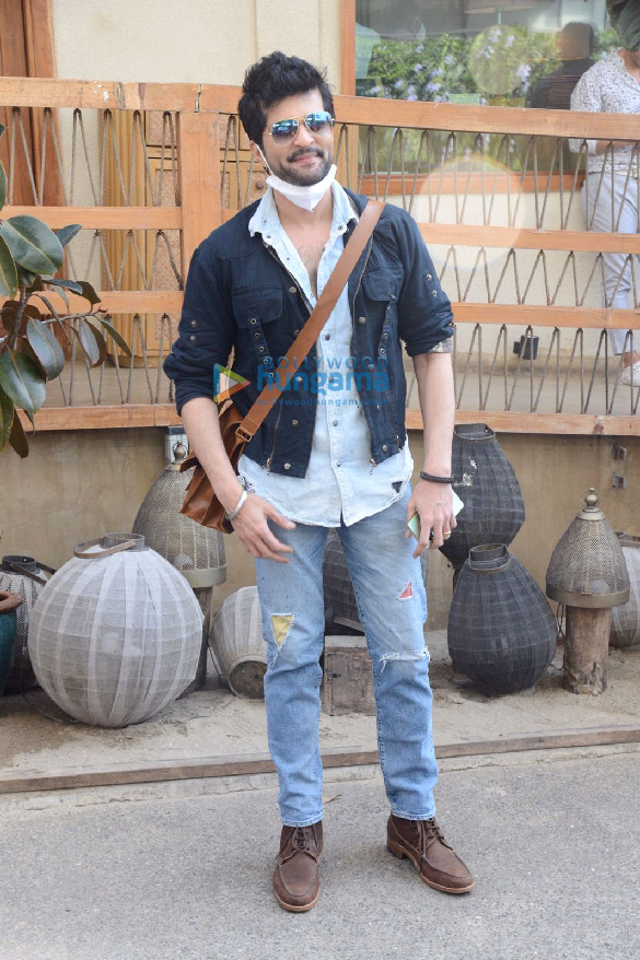 photos shilpa shetty raj kundra maniesh paul and others spotted at shamita shettys birthday party at bastian3 3