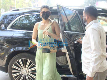 Photos: Shilpa Shetty and Kriti Sanon snapped after a visit to a salon in Juhu