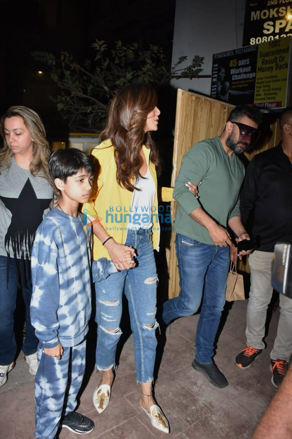 photos shilpa shetty snapped with her husband raj kundra and their son in bandra 5