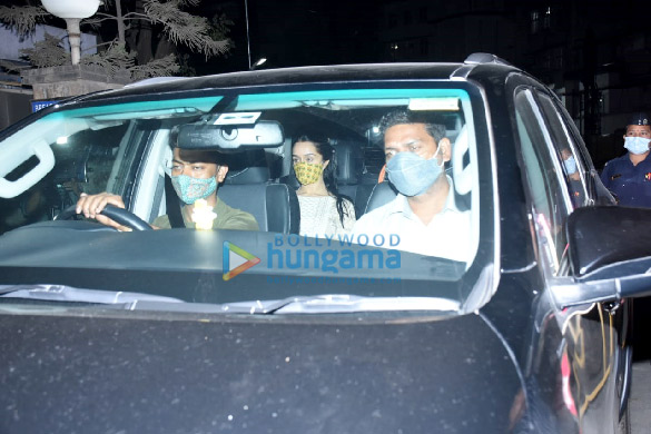 photos shraddha kapoor snapped with mom at breach candy hospital 5