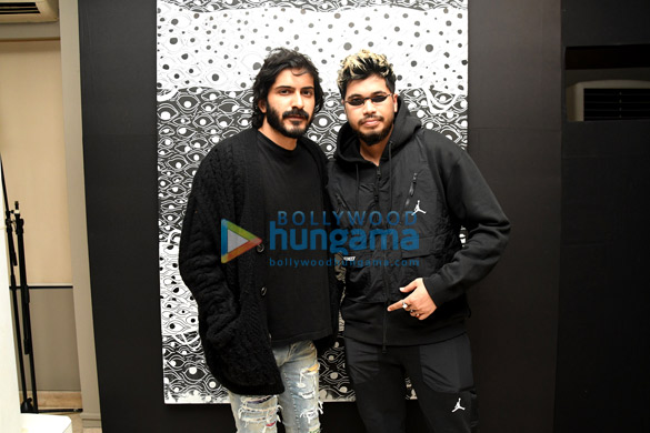 photos shruti haasan akshara haasan and others at the unveiling of santanu hazarikas art exhibition blck 1